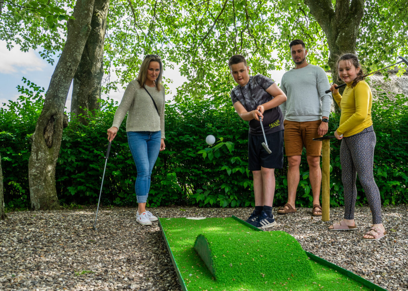 Tag kampen op med din familie i et slag minigolf ved Verdenskortet